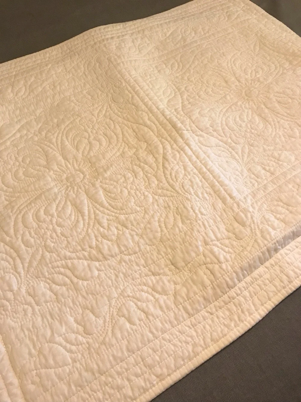 Classic White Quilted Bedspread with Pillow Shams